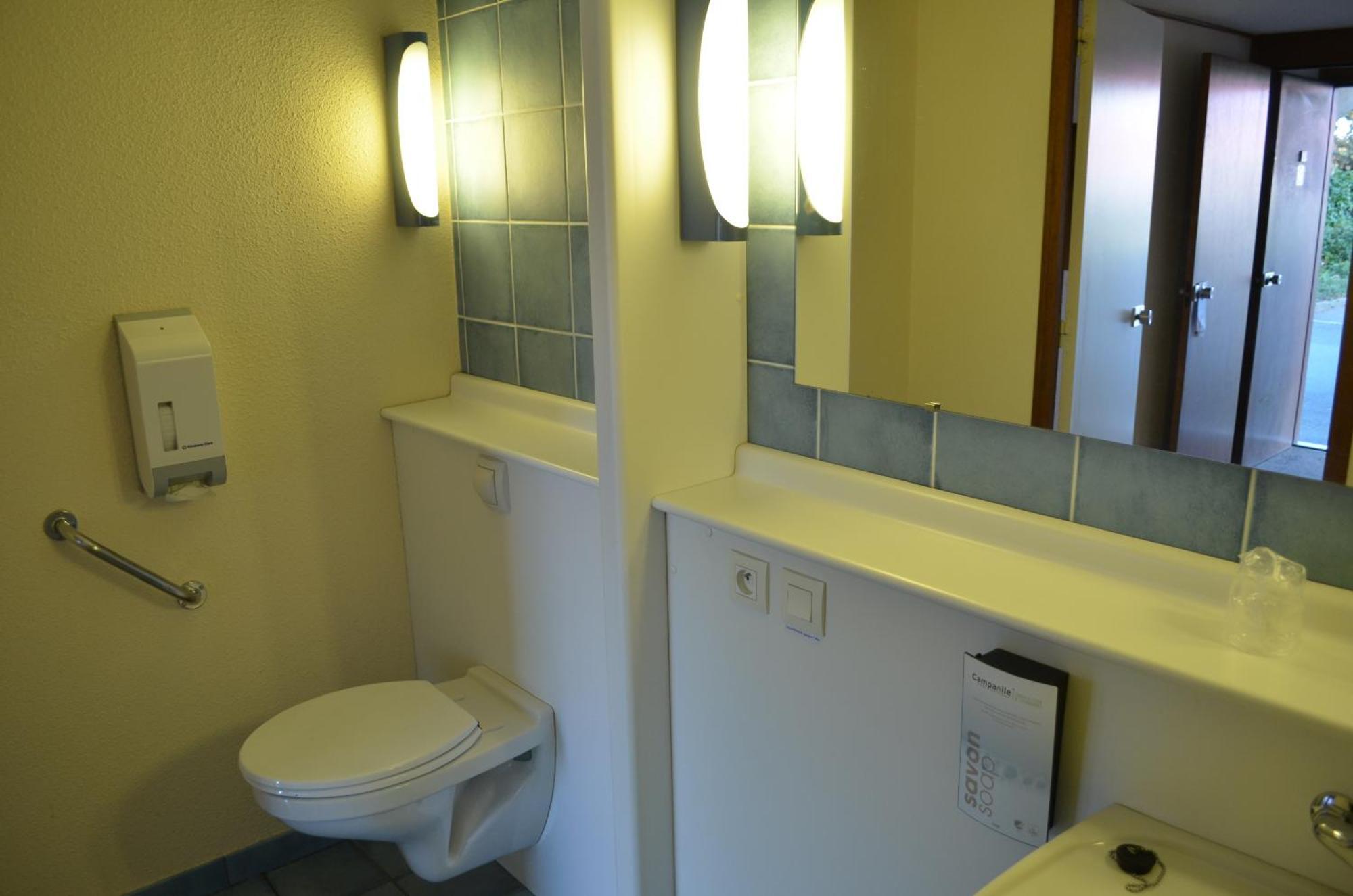 Initial By Balladins La Roche-Sur-Yon Room photo